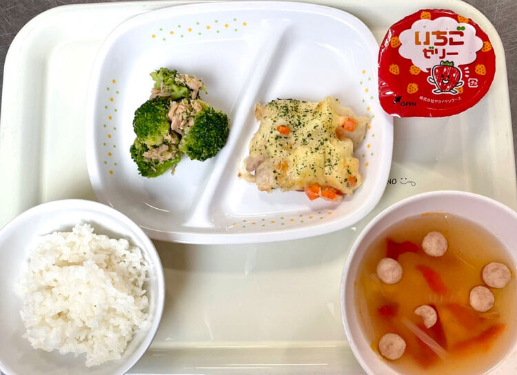 お楽しみ「グラタン」給食（埼玉県 こども園）委託給食・自園給食
