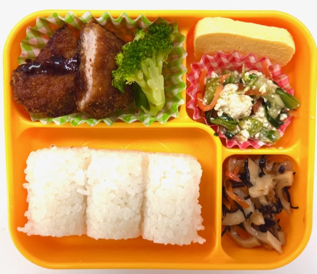 手づくりトンカツ・白和え（幼稚園お弁当給食）