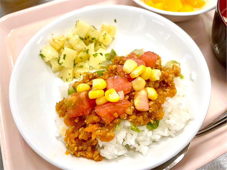 沖縄料理「タコライス」給食　委託給食・自園給食