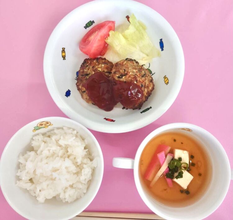 鉄分たっぷりの「バンバーグ給食」（大阪府 こども園様）委託給食・自園給食