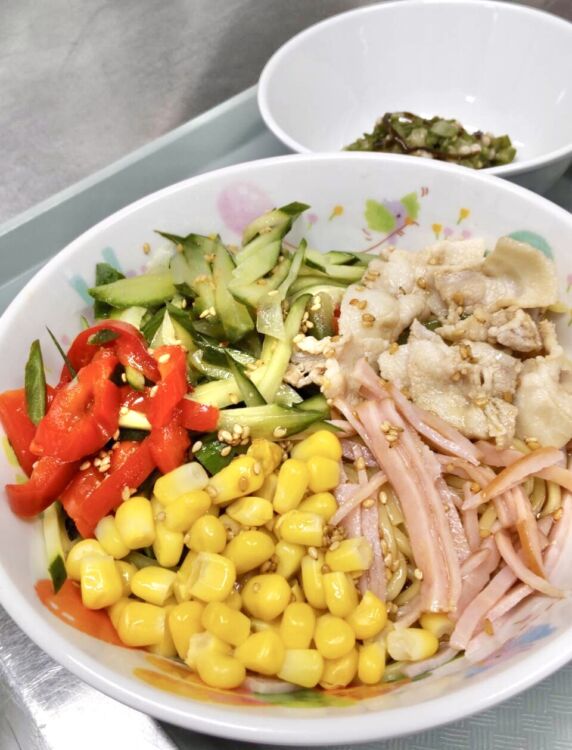 暑い夏にぴったり「冷やし中華」給食（神奈川県 こども園様）委託給食・自園給食