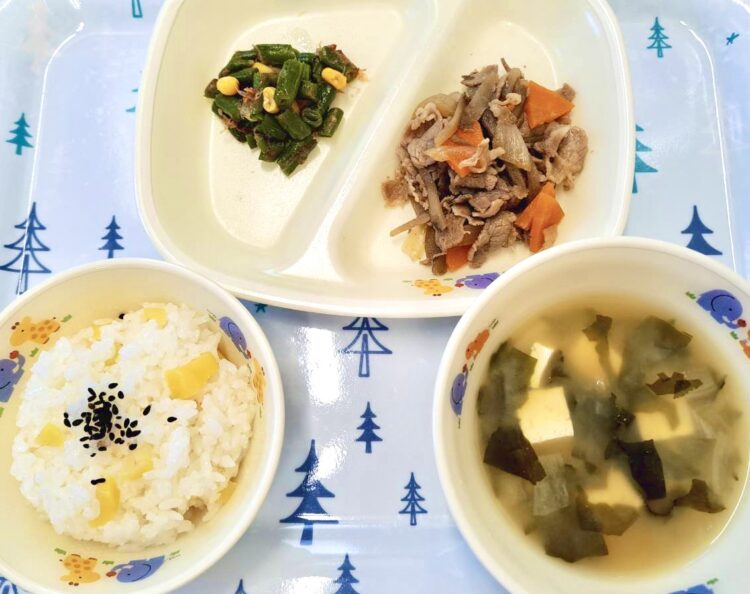 栗ご飯・牛肉のしぐれ煮（神奈川県　こども園）委託給食・自園給食