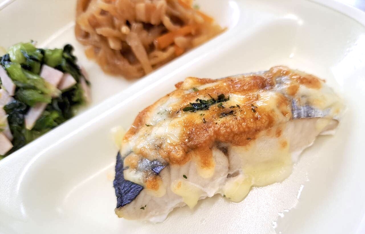 タラのチーズ焼き（京都府　こども園）委託給食・自園給食