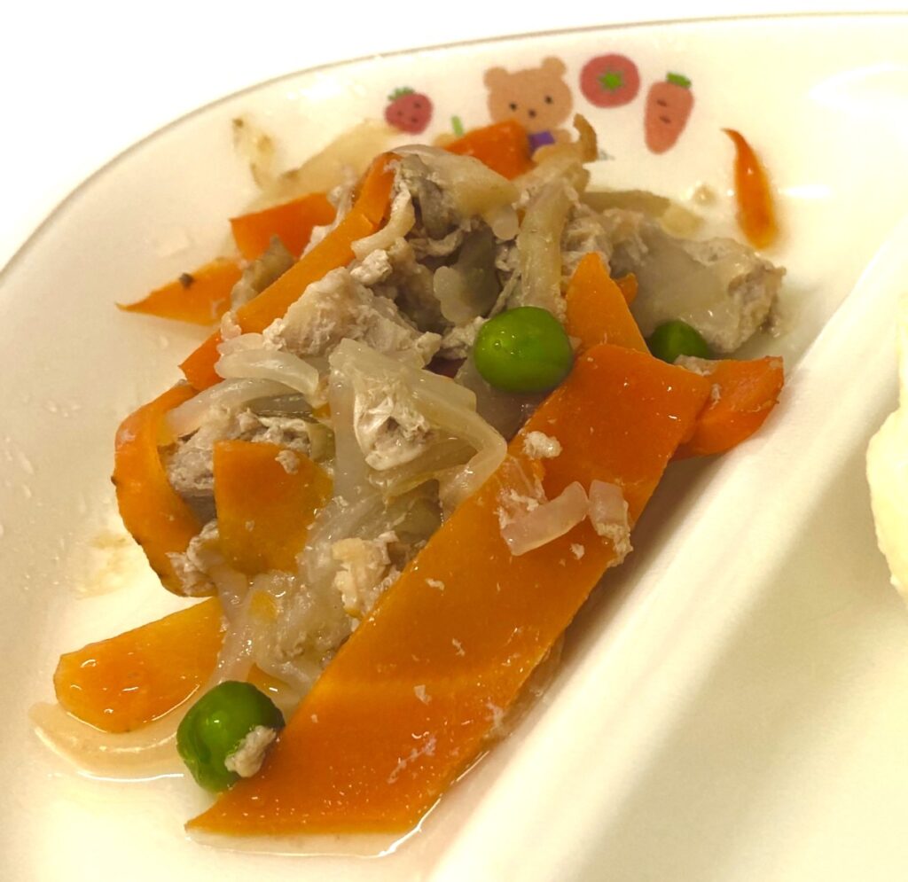 豚のしょうが焼き・ポテトサラダ・わかめのお味噌汁（大阪府 幼稚園）委託給食・自園給食