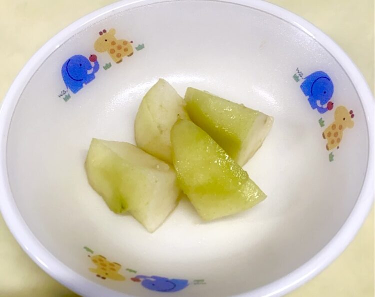 園で収穫した“ラ・フランス”が子どもたちのおやつに登場しました