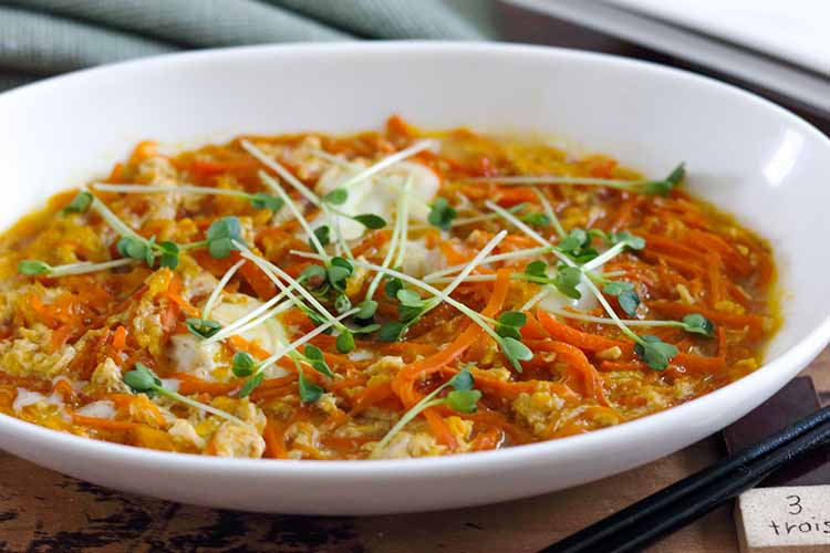 「にんじんの卵とじ」幼稚園・保育園の人気の給食レシピ（富喜屋オリジナル食育レシピ）