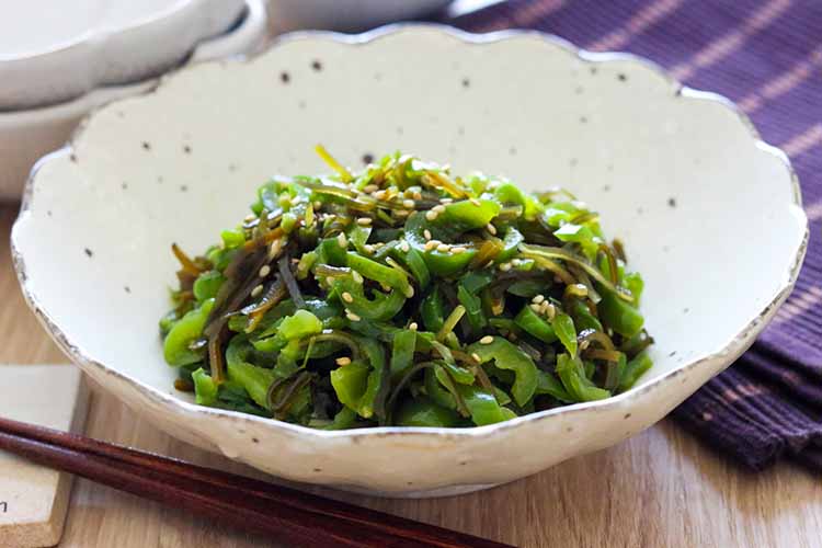 「ピーマンと塩昆布の和え物」幼稚園・保育園の人気の給食レシピ（富喜屋オリジナル食育レシピ）
