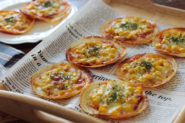 「おやつピザ」5分でできる餃子の皮を使ったピザ！幼稚園・保育園の人気の給食レシピ（富喜屋オリジナル食育レシピ）