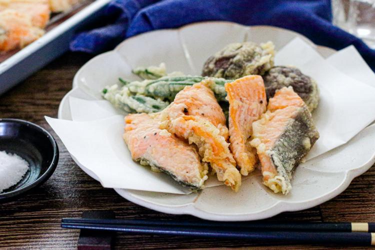 「鮭とオクラ、椎茸の天ぷら」幼稚園・保育園の人気の給食レシピ（富喜屋オリジナル食育レシピ）