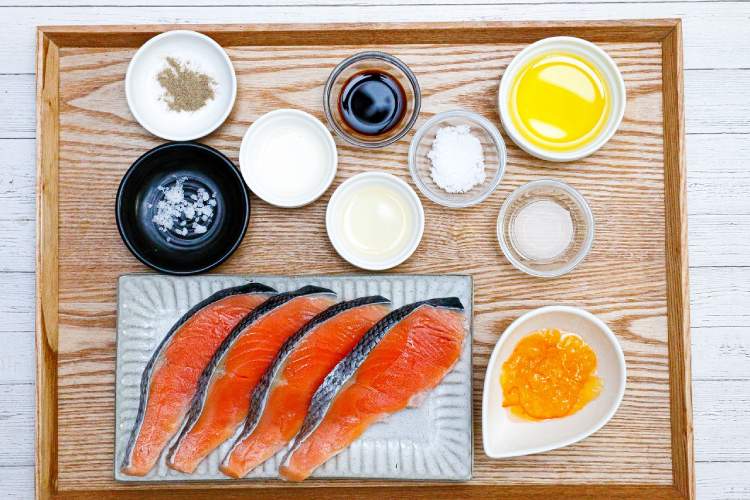 4人分の材料｜「鮭のマーマレード焼き」幼稚園・保育園の人気の給食レシピ（富喜屋オリジナル食育レシピ）