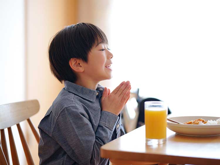 こどもに話して聞かせたい「いただきます・ごちそうさま」を心を込めて言いたい理由【お家で食育コラム vol.1】