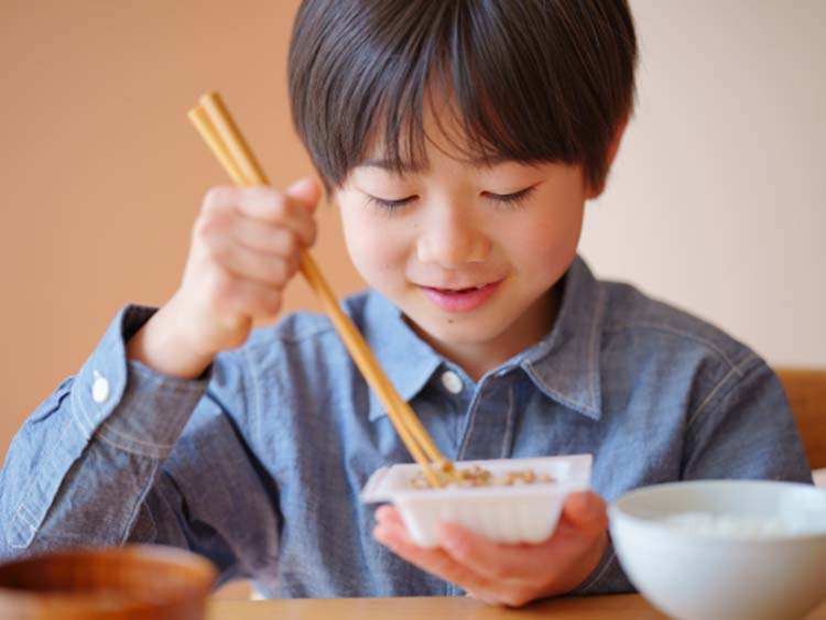 こどもに教えてあげたい “使いやすい・キレイに見える”「お箸の持ち方・使い方」【お家で食育コラム vol.2】