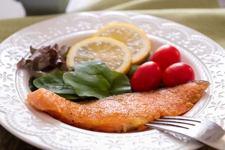 「鮭のカレー風味ムニエル」お母さんの味・昭和の和食レシピ